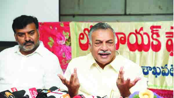 వేమూరు బలరామ్‌కు లోక్‌ నాయక్‌ ఫౌండేషన్‌ సాహిత్య పురస్కారం