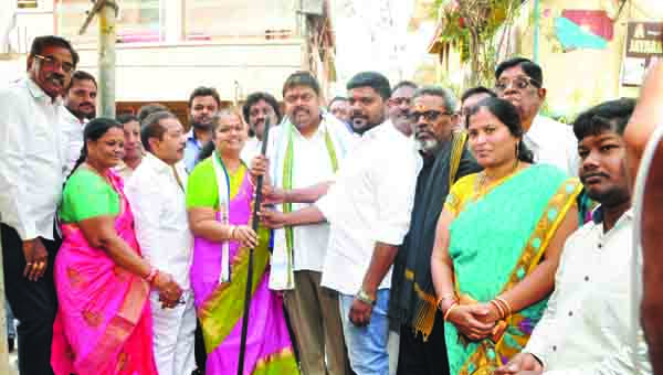 అభివృద్ధి పనులకు శంకుస్థాపన