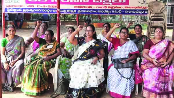 స్టీల్‌ప్లాంట్‌ పోరాటం చారిత్రాత్మకం : ఐద్వా