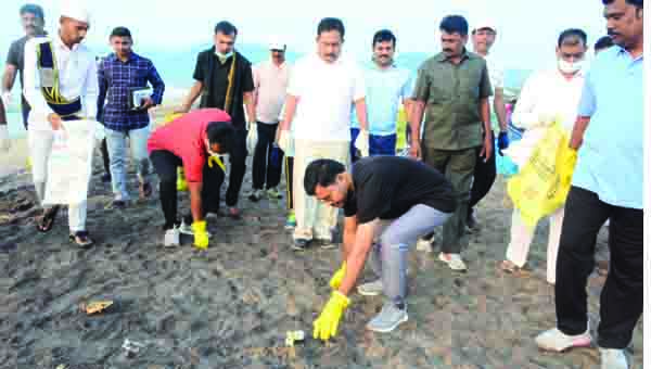 తీర స్వచ్ఛతకు కృషి : కలెక్టర్‌