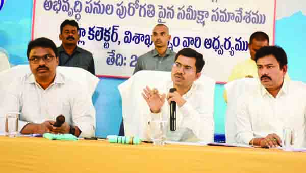 అర్హులందరికీ ఇళ్లు