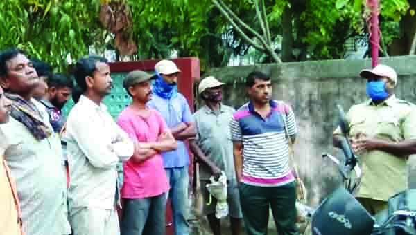 స్టీల్‌ప్లాంట్‌ ప్రయివేటీకరణ ఆపాలని నిరసన