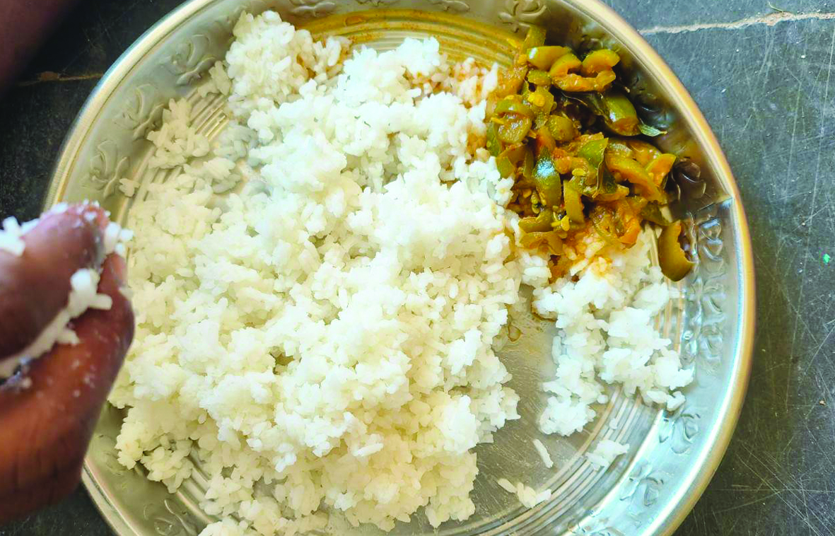 పౌష్టికాహారం.. విద్యార్థులకు దూరం..!