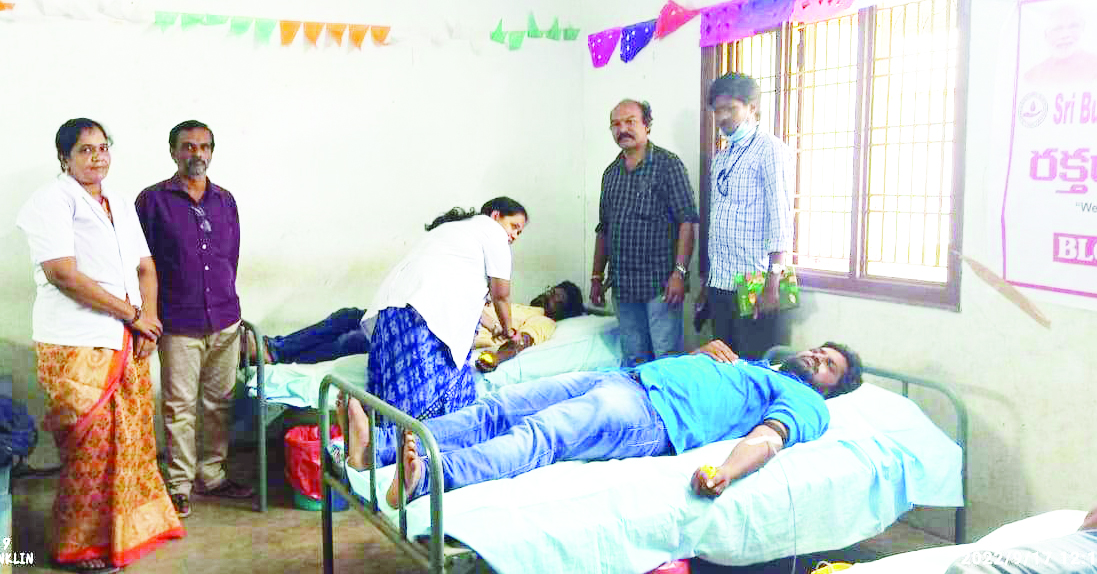 'రక్త' బంధువులు..!