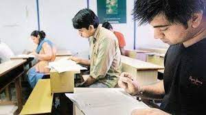 విద్యా రుణాలపై కోత - లక్ష్యాన్ని తగ్గించుకున్న బ్యాంకులు