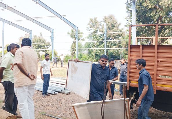 అనధికార షెడ్‌ తొలగింపు