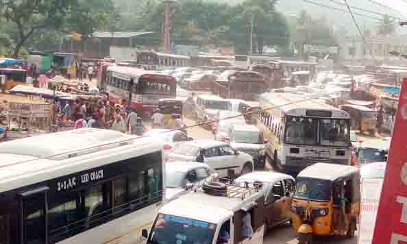 సింహాచలంలో ట్రాఫిక్‌ కష్టాలు