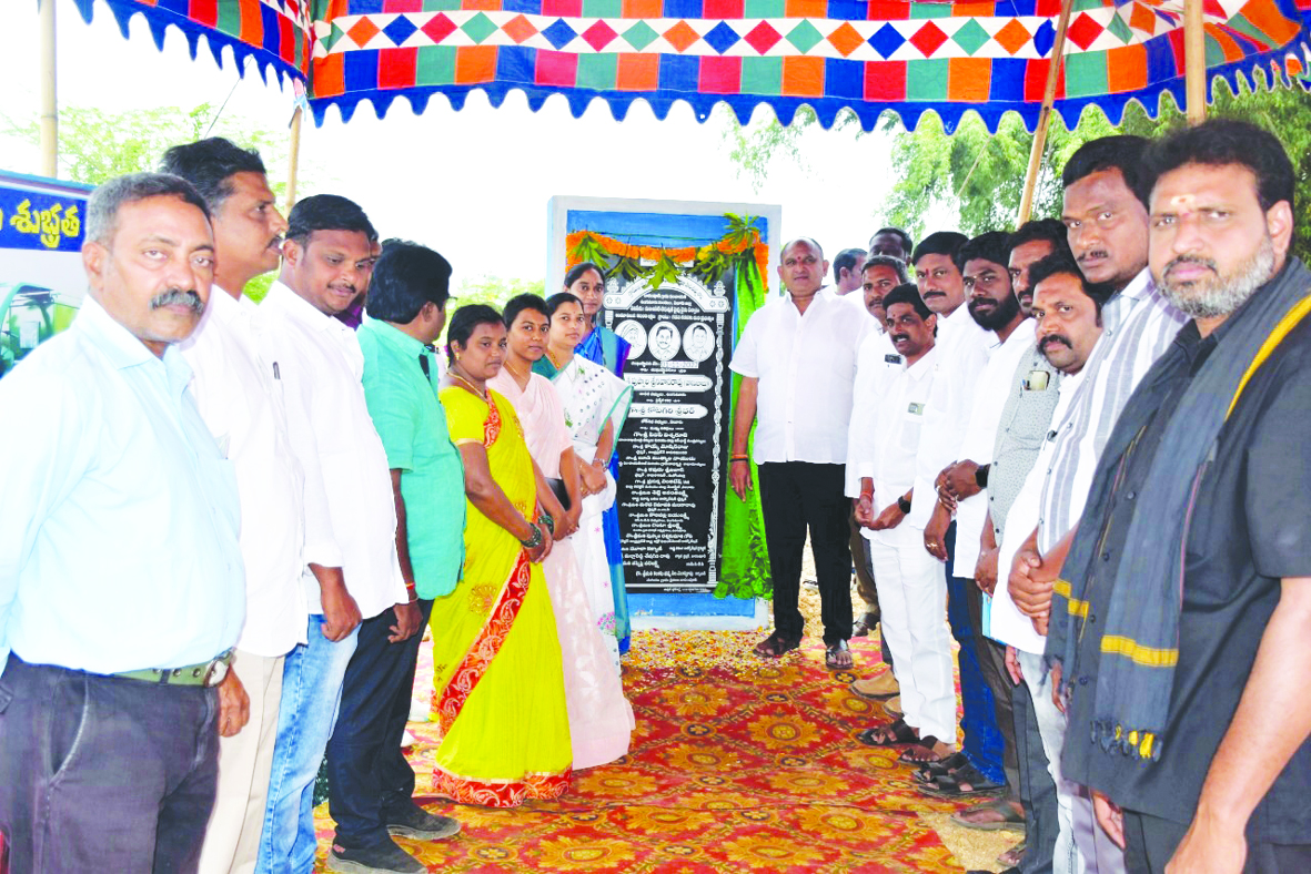 పలు అభివృద్ధి పనులకు ఎంఎల్‌ఎ శంకుస్థాపన