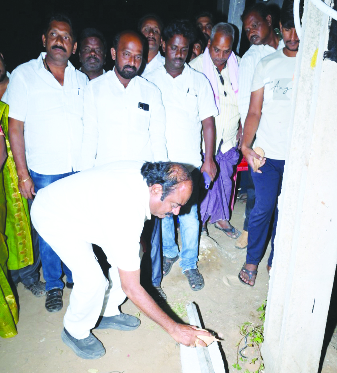 జగనన్న కాలనీలో వీధి దీపాలు ప్రారంభం