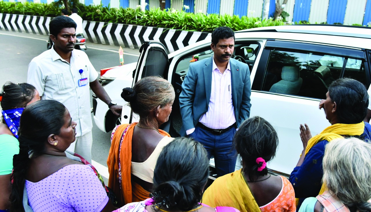 బ్రమరాంబపురం వాసులకు ఇళ్ల పట్టాలపై నివేదిక : కలెక్టర్‌