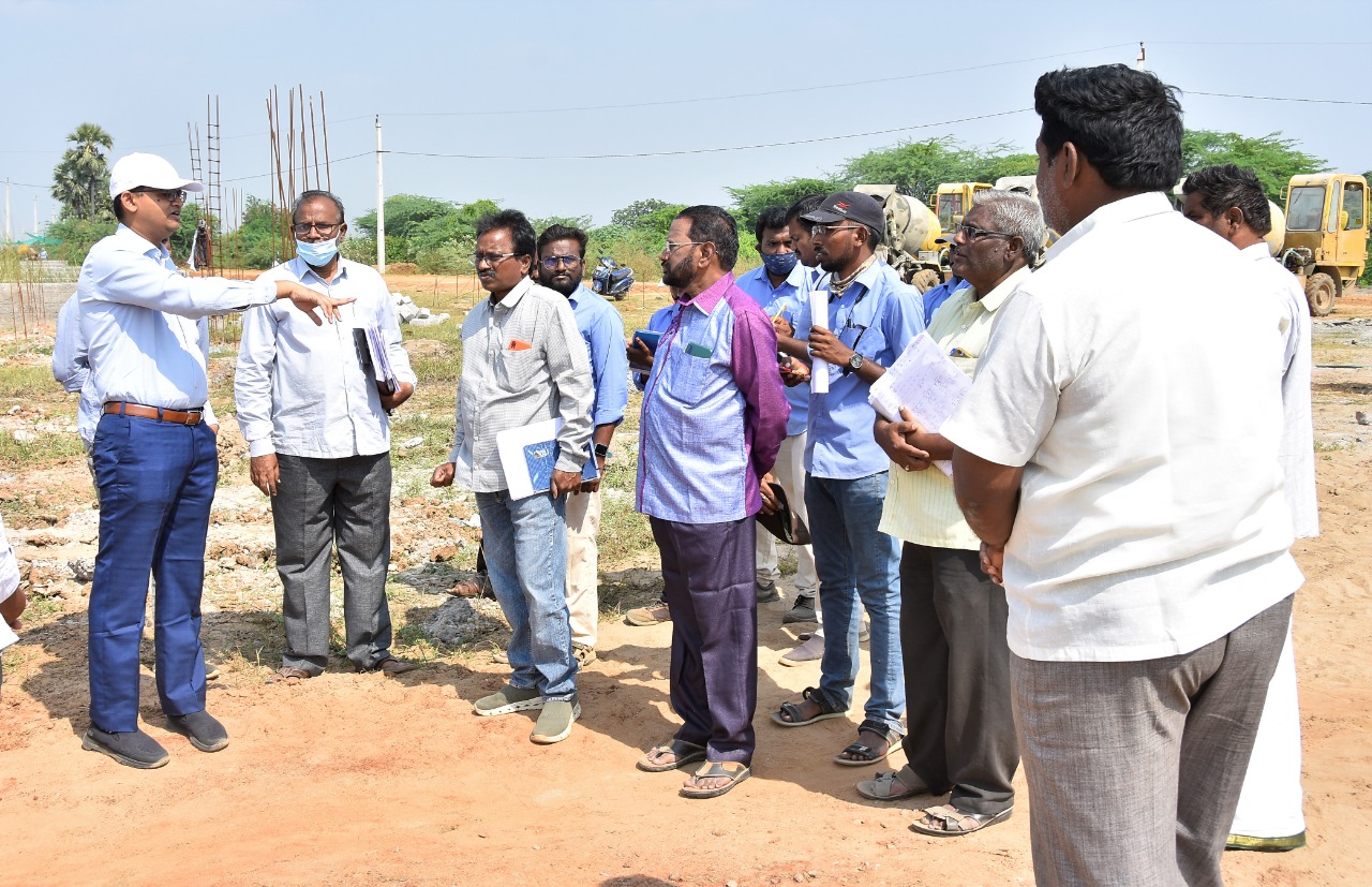 మౌలిక వసతుల పనులు వేగవంతం చేయాలి