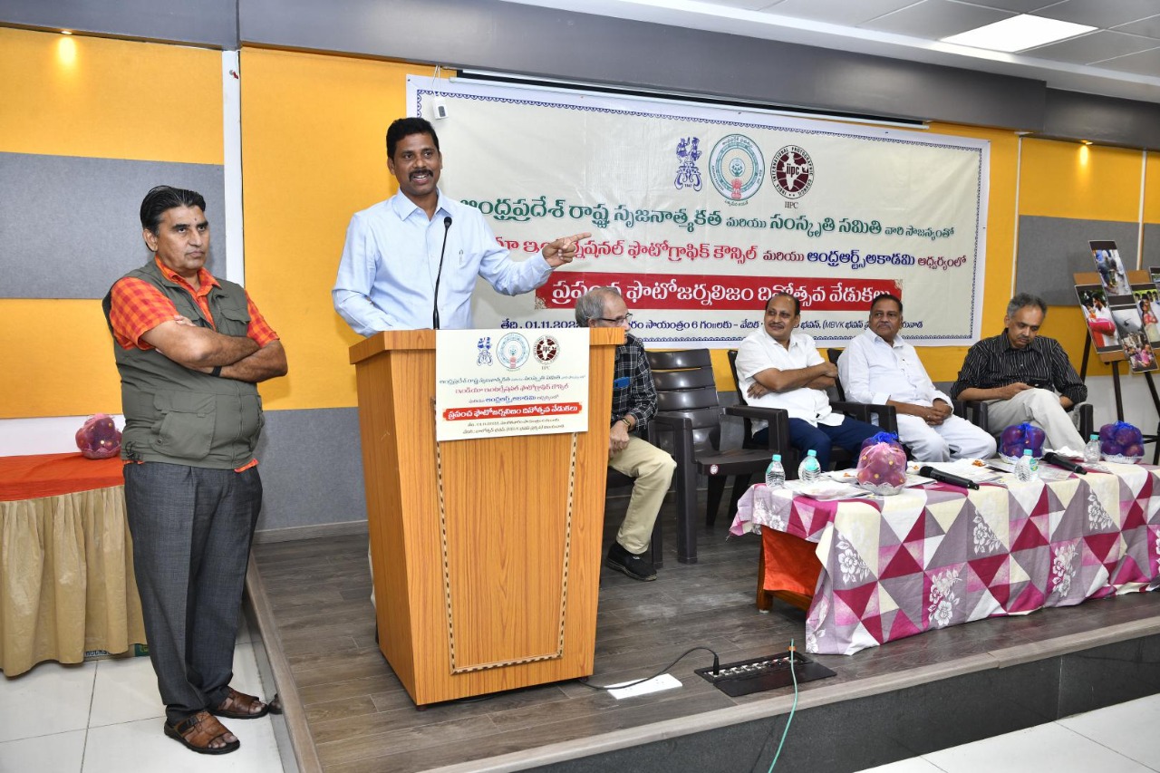 ఫొటోజర్నలిస్టులకు సృజనాత్మకత, నిబద్దత అవసరం
