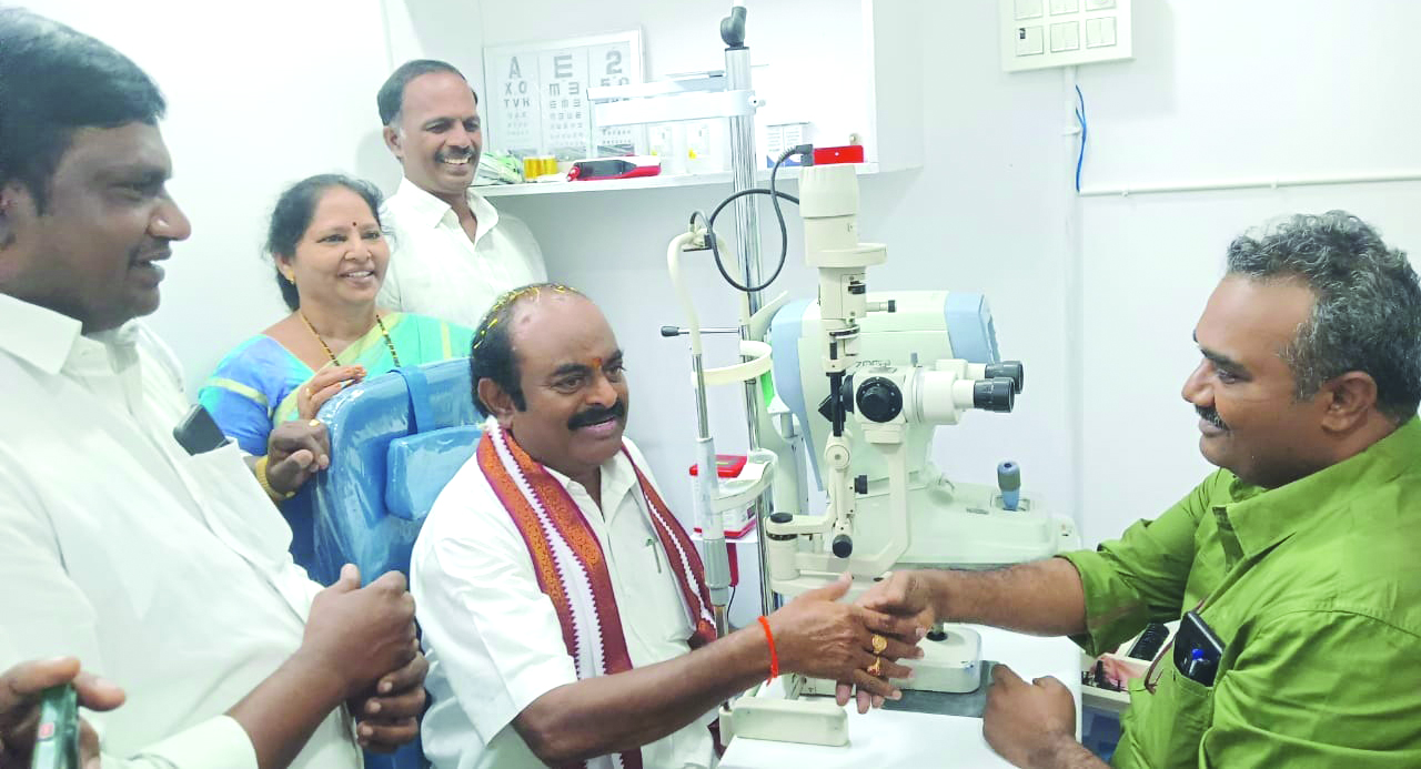 ఐ కేర్‌ క్లినిక్‌ ప్రారంభం అభినందనీయం