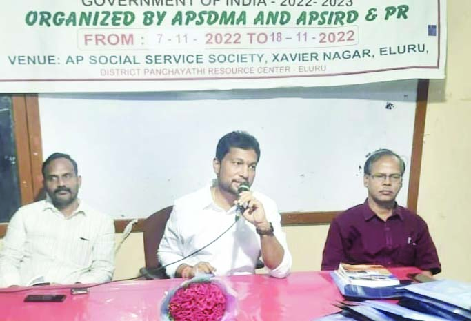 ఆపదమిత్రలతో ఎంతో మేలు - జెడ్‌పి ఛైర్మన్‌ కవురు శ్రీనివాస్‌