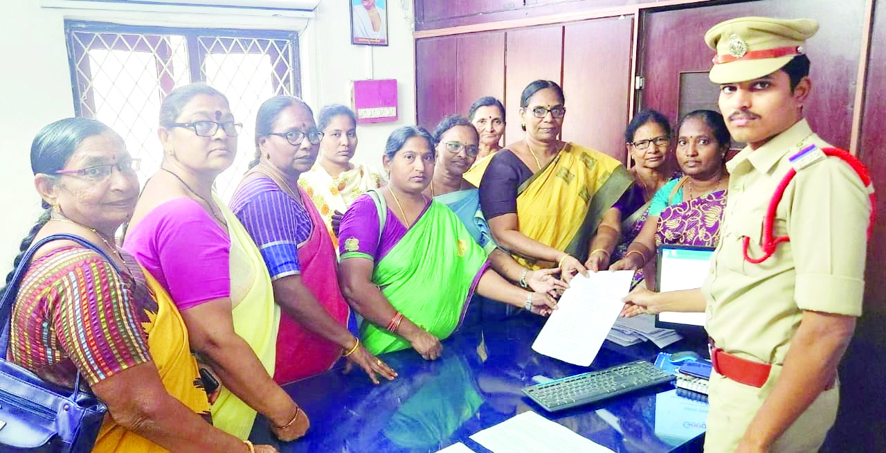 రామ్‌దేవ్‌ బాబాను అరెస్టు చేయాలి