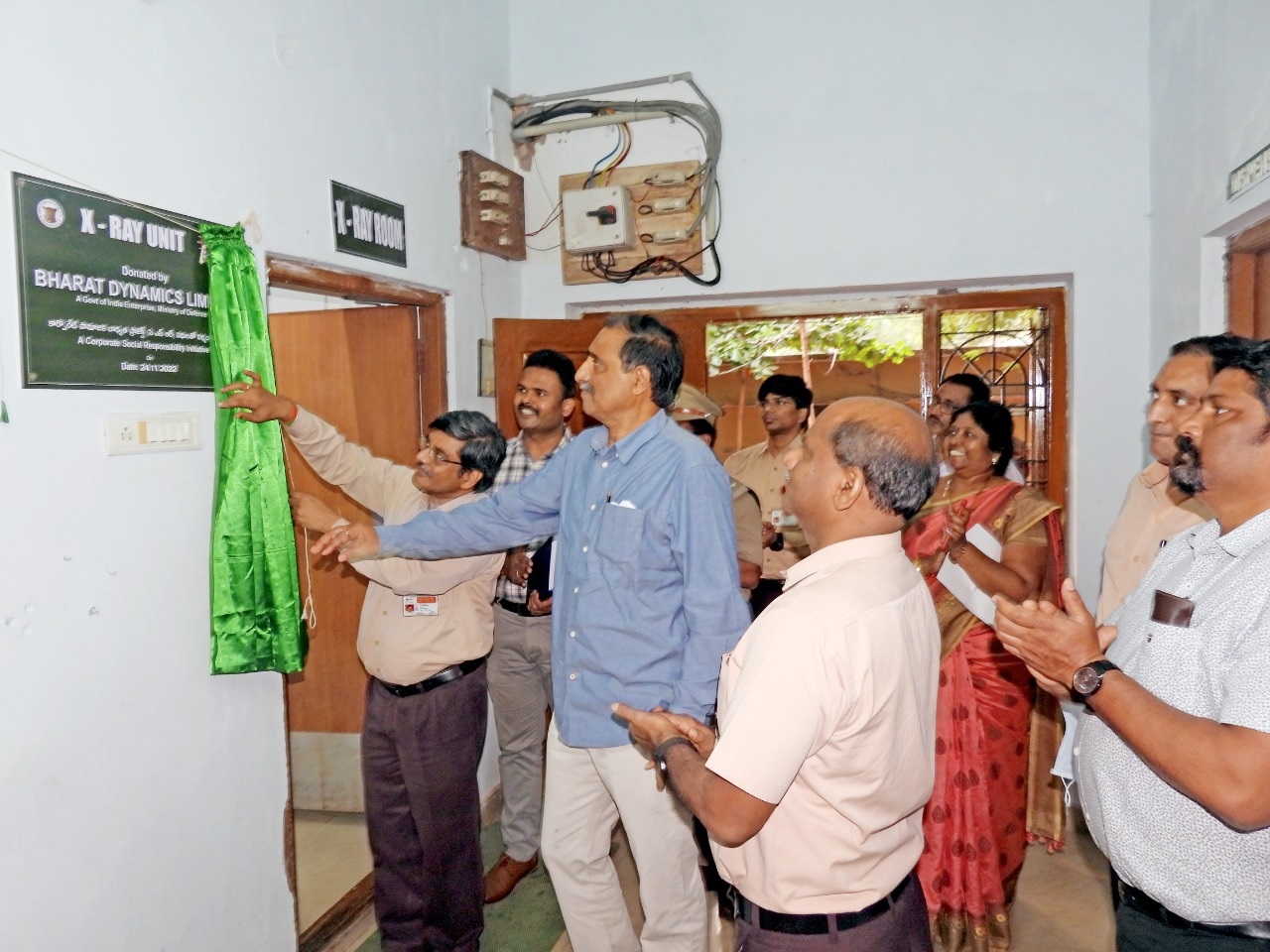 జూపార్కుకు ఎక్స్‌ రే పరికరం అందజేత