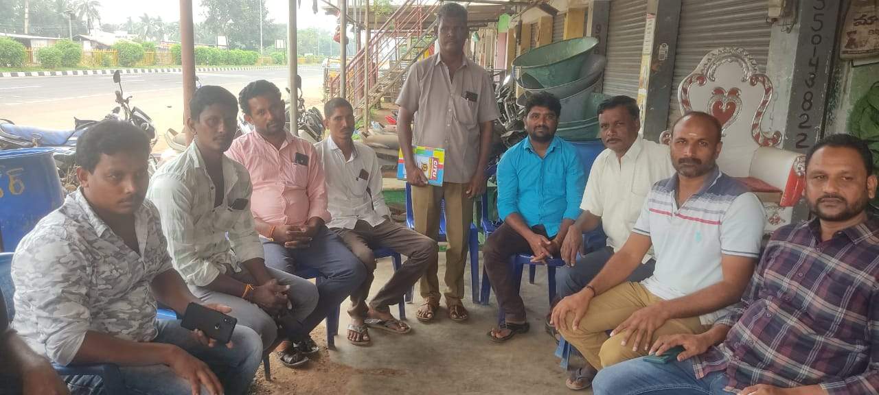 రవాణా కార్మికులపై చలానాల బాదుడు అన్యాయం