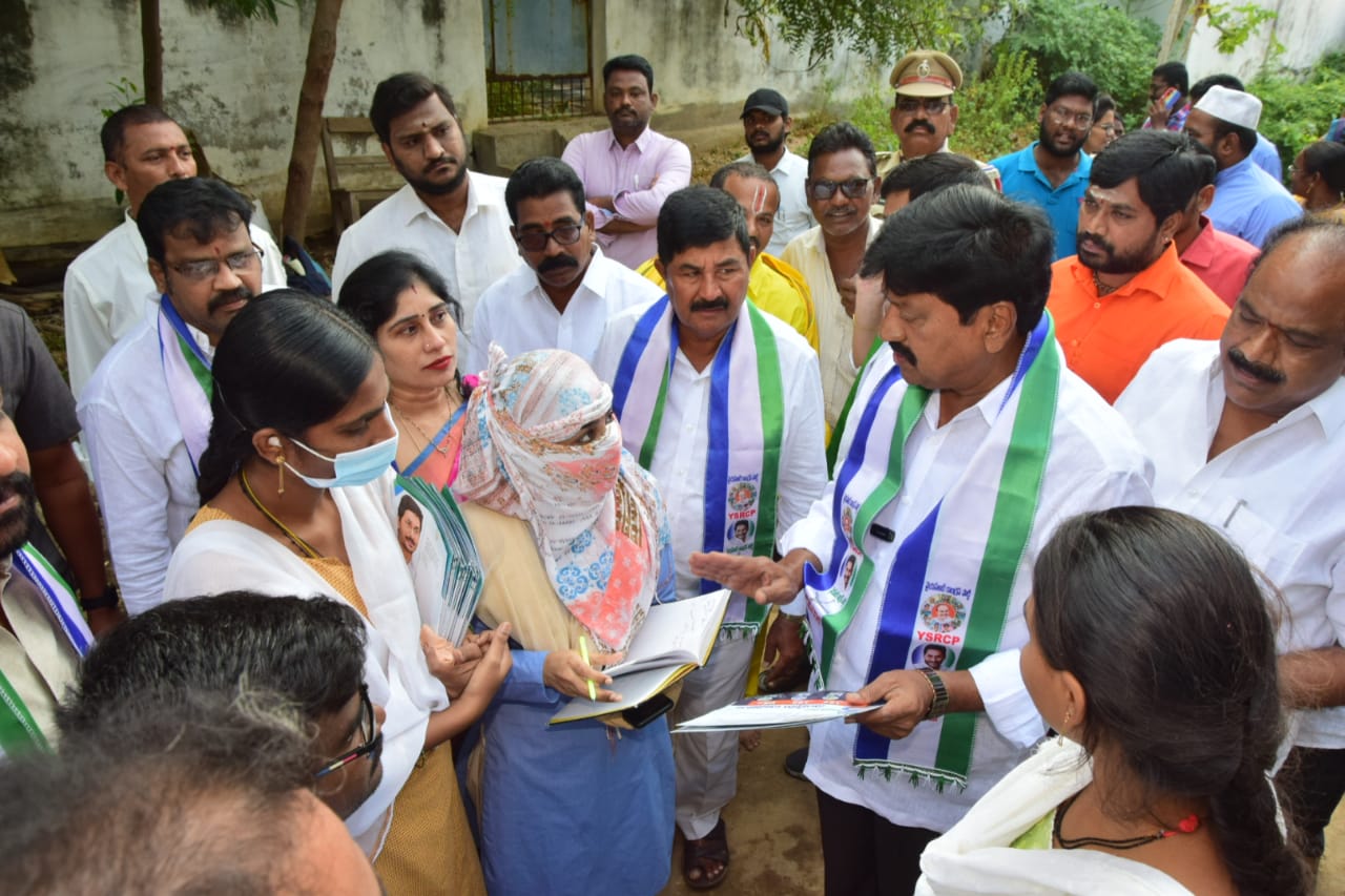 'గడపగడపకూ మనప్రభుత్వం'