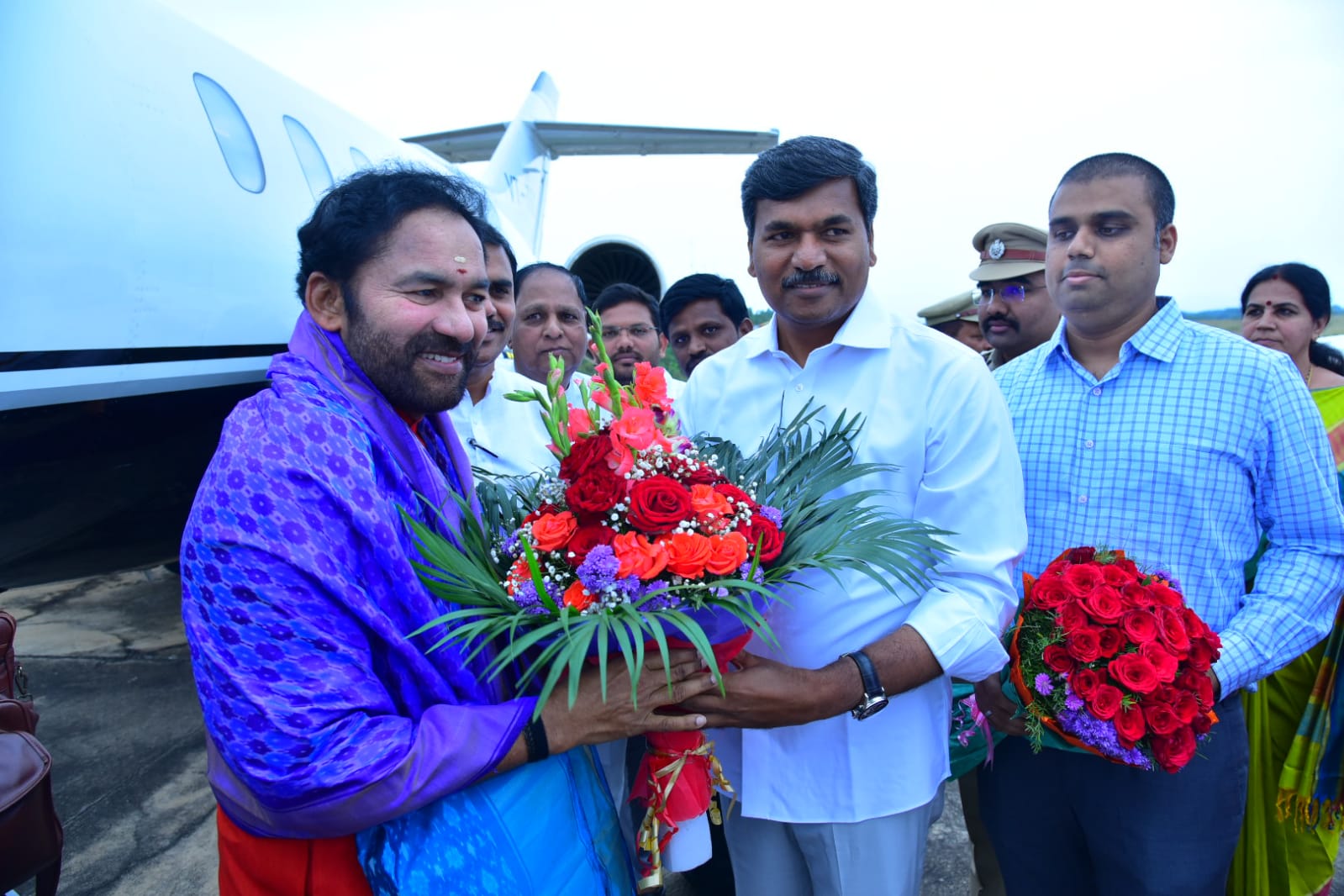 పుట్టపర్తికి చేరుకున్న కేంద్రమంత్రి