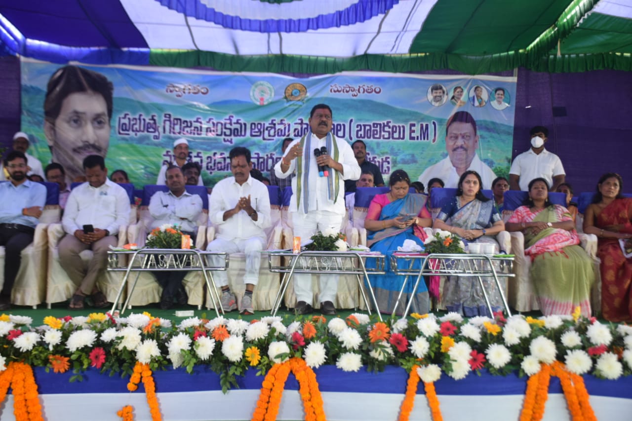 కార్పొరేట్‌కు దీటుగా ప్రభుత్వ బడులు