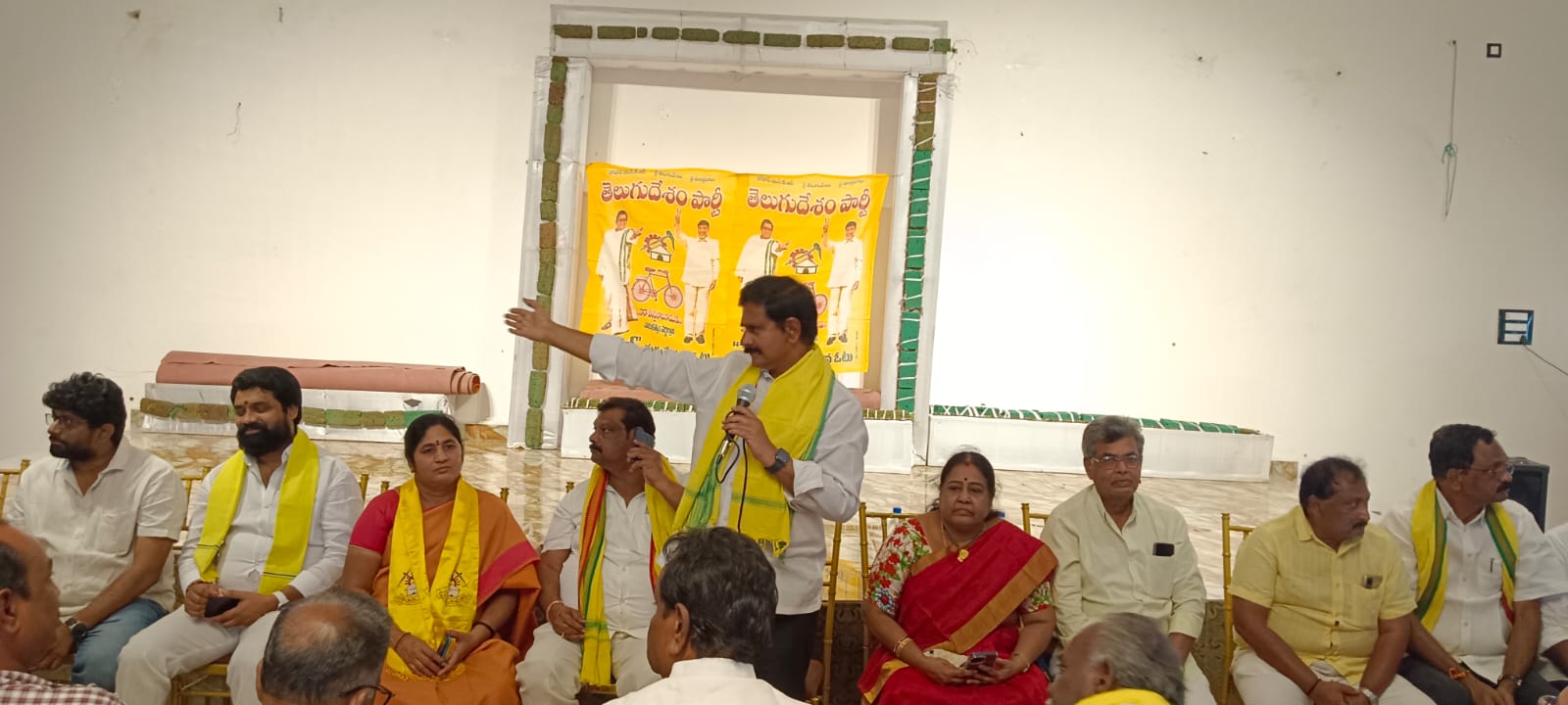 నేడు చంద్రబాబు పర్యటనను జయప్రదం చేయాలి