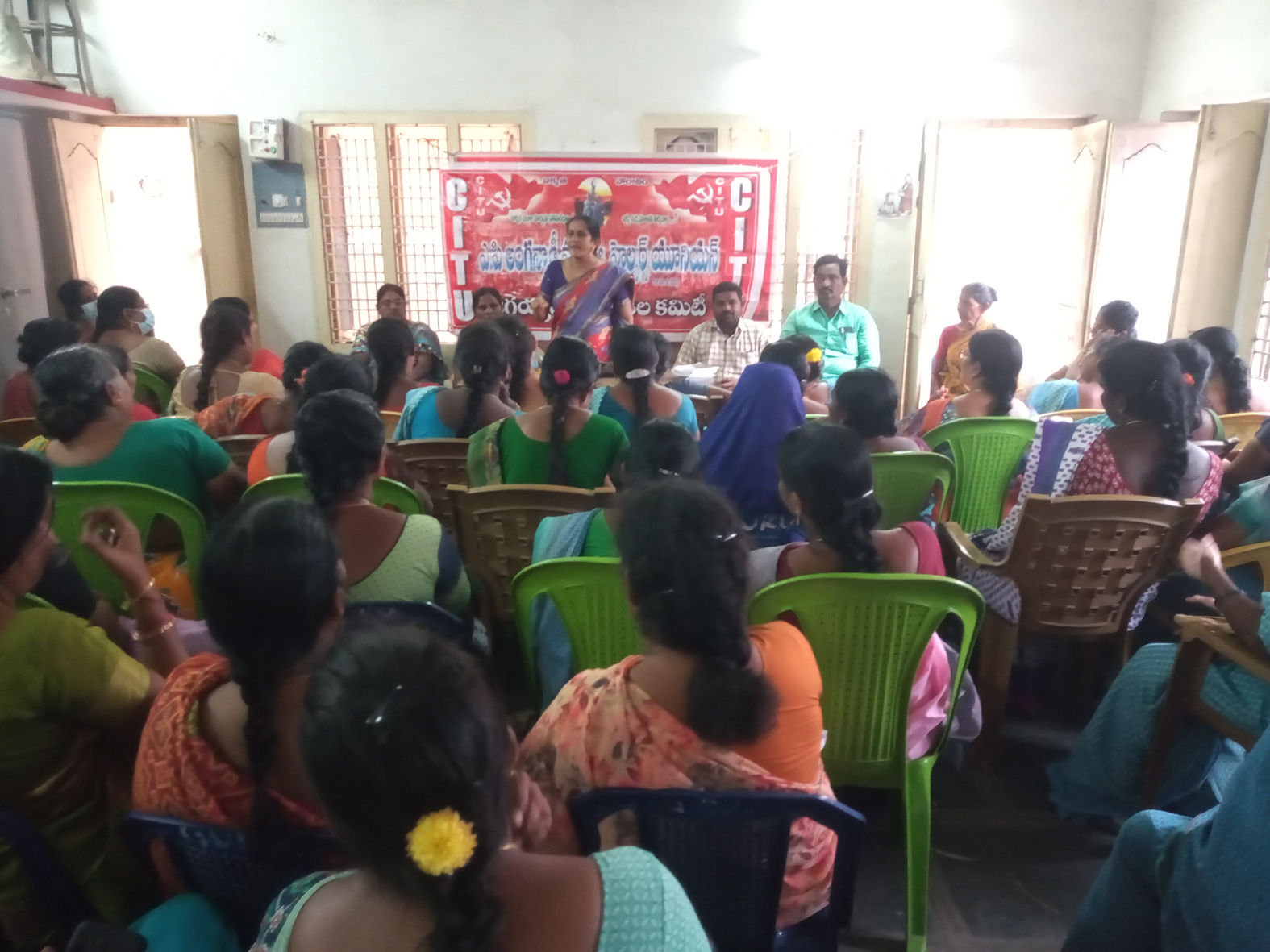 అంగన్‌వాడీలకు కనీస వేతనం రూ.26 వేలు ఇవ్వాలి