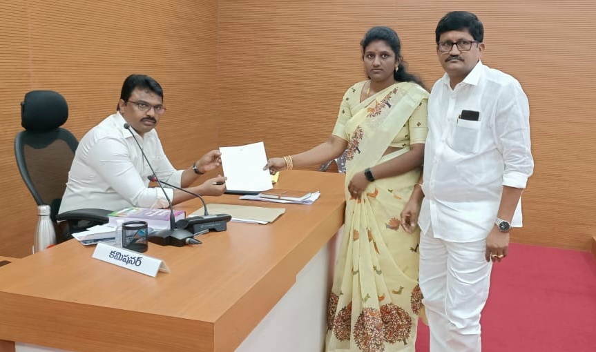 కొండవాలు ప్రాంత సమస్యలపై వినతి