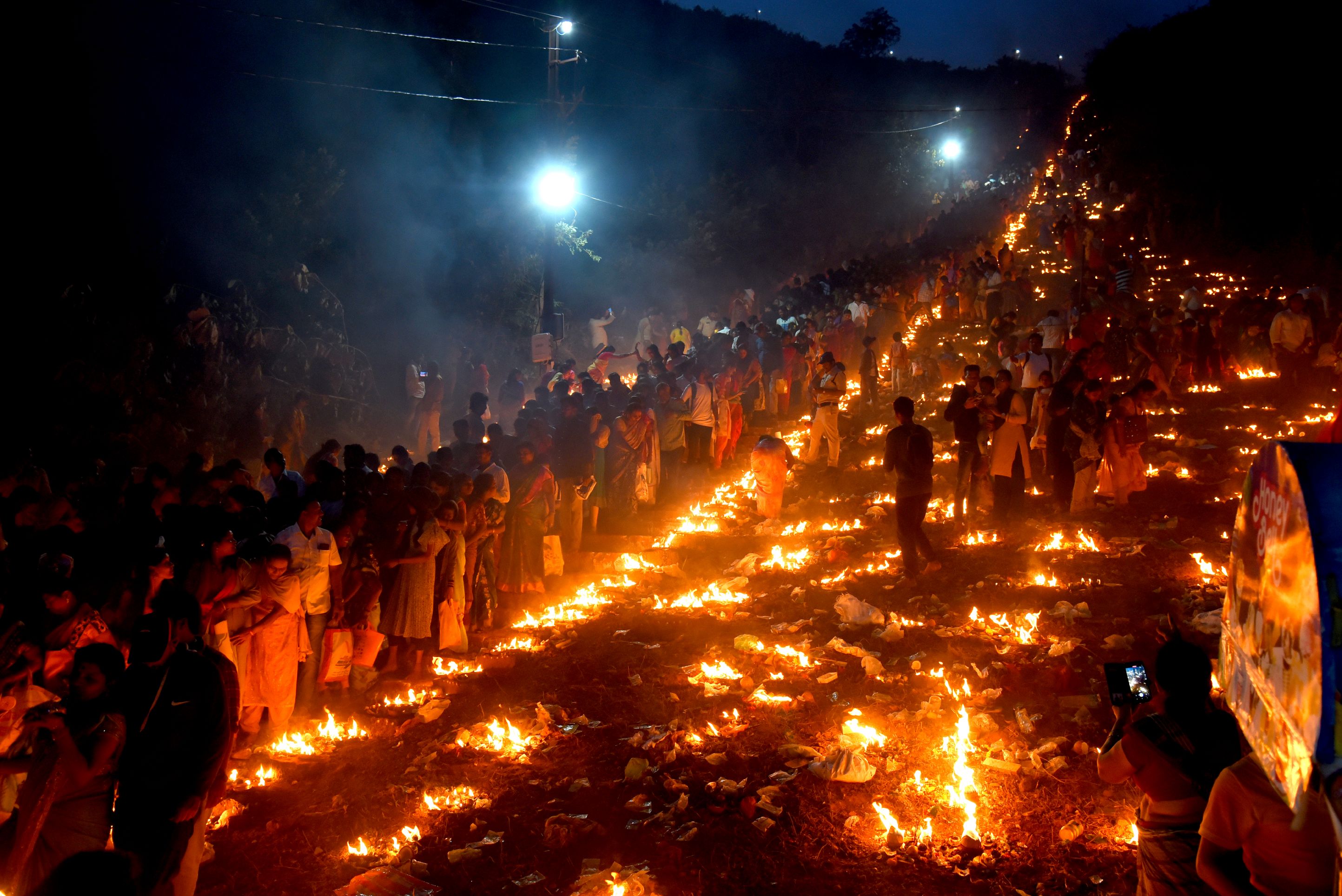 దేదీప్యమానంగా అనంతుని దీపోత్సవం