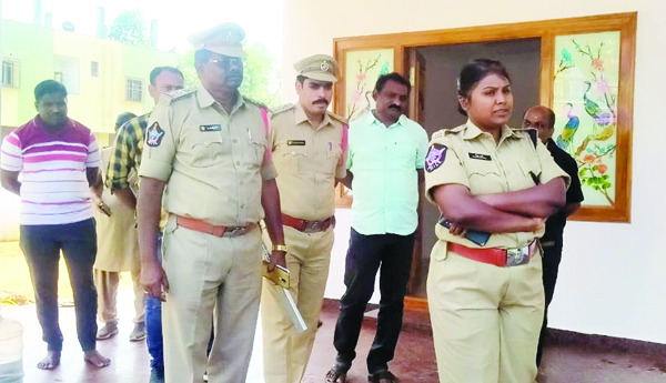 త్వరలో పోలీసు స్టేషన్‌ భవనాల ప్రారంభం