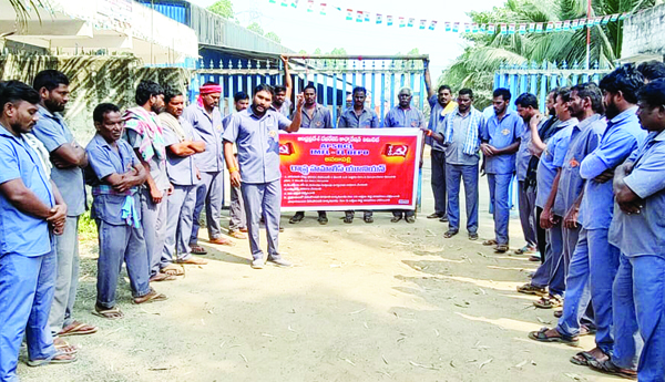 ఎగుమతి కూలి రేట్లు పెంచాలని ఆందోళన