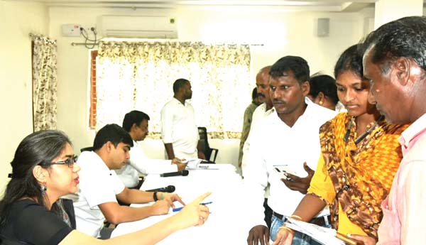 స్పందనలో ఫిర్యాదులు వెల్లు