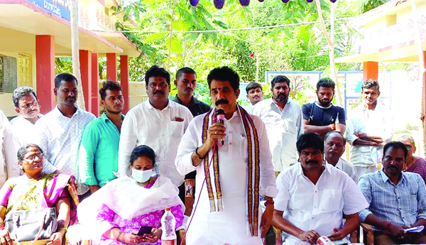 కోతుల నివారణకు చర్యలు : ధర్మశ్రీ