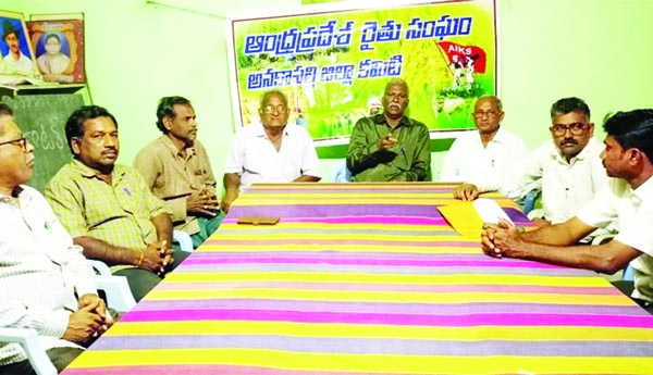 పంటల గిట్టుబాటు ధర చట్టం తేవాలి