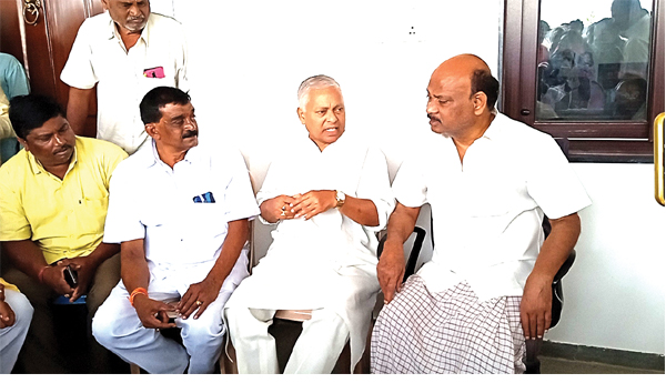  అయ్యన్న ఇంట సందడి