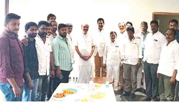  అయ్యన్నకు పలువురు సంఘీభావం