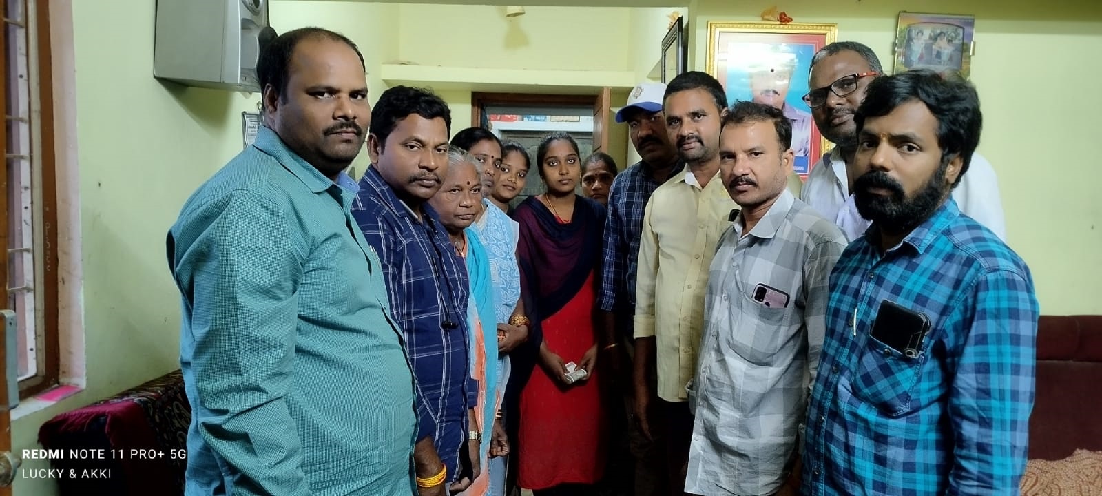  స్నేహితుల ఆర్థిక చేయూత