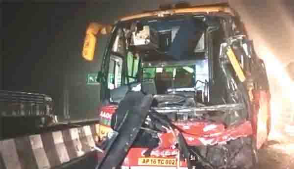 అయ్యప్ప భక్తులకు తప్పిన పెను ప్రమాదం