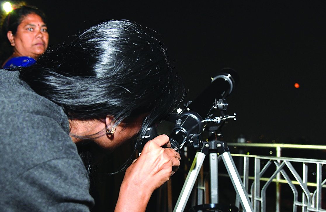 గాంధీహిల్‌ నుండి చంద్రగ్రహణం వీక్షణం