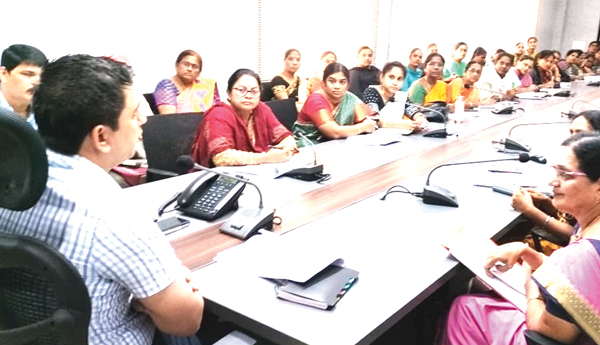 పోషకాహారం పంపిణీలో జాప్యం తగదు