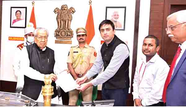 కలెక్టర్‌, పిఓలకు అవార్డులు