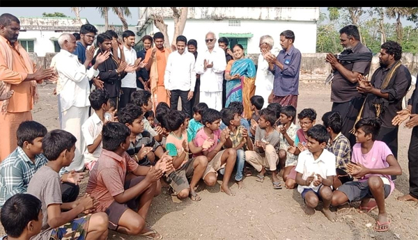 Distribution-of-cricket-kits-to-government-hostel-students