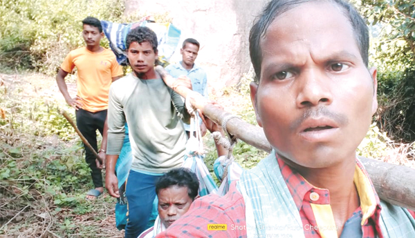  గిరిజనులకు తప్పని డోలీ మోత