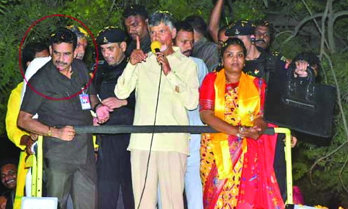 చంద్రబాబు కాన్వారుపై రాయితో దాడి