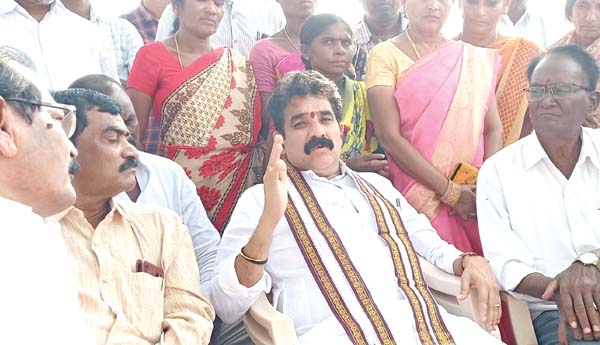 జగనన్న కాలనీలపై అసత్య ప్రచారం