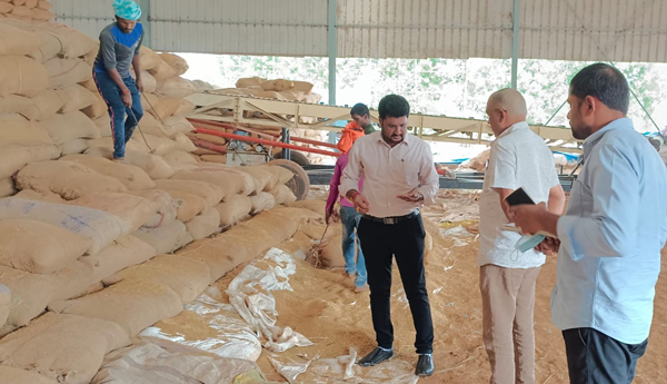 deputy-collector-on-paddy-ganapavam