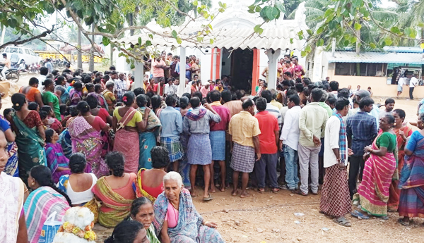 The-protest-by-the-residents-of-the-naval-base-reached-its-23rd-day