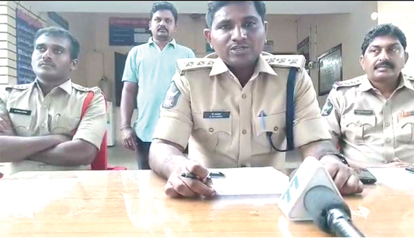 సెల్‌ఫోన్‌ కోసమే బాలుడు హత్య