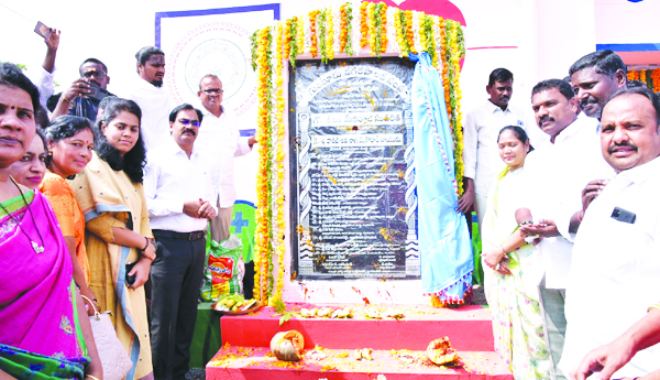 విద్య, వైద్యానికి ప్రభుత్వం పెద్దపీట