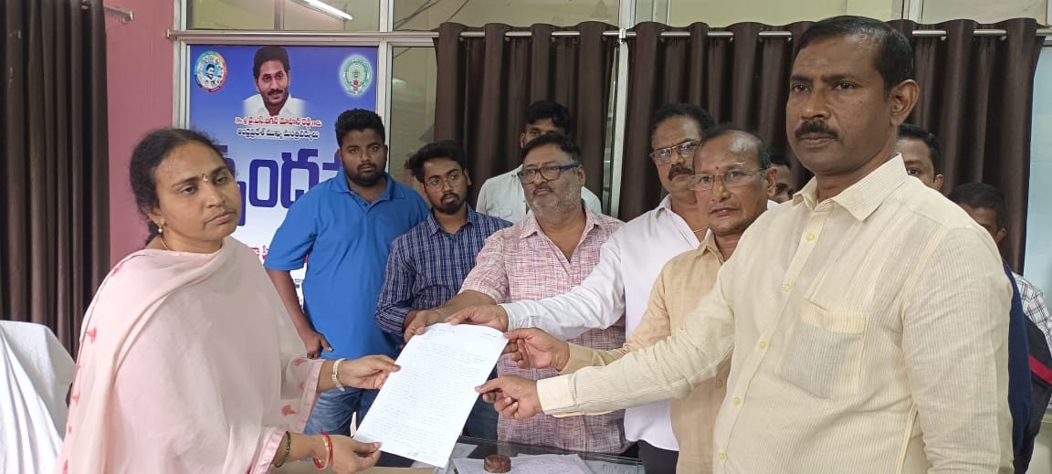 జిరాయితీ స్థలం కబ్జాపై టిడిపి ఫిర్యాదు