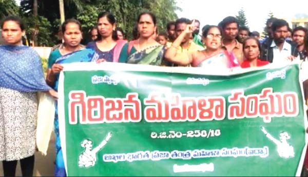 మహిళా సంఘాల ఆధ్వర్యంలో ర్యాలీ